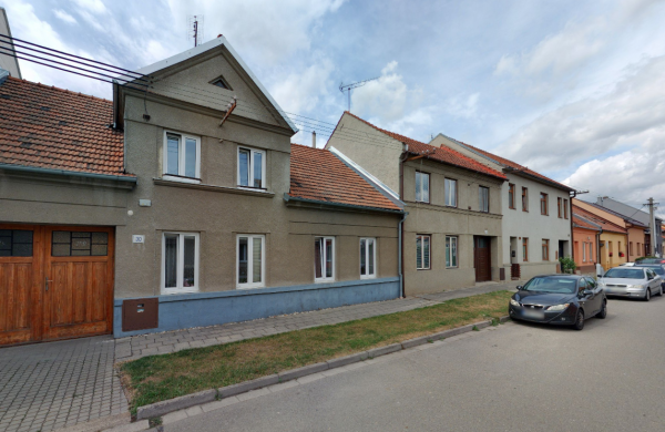 Oprava části chodníků na ulici Čechovická a Domamyslická