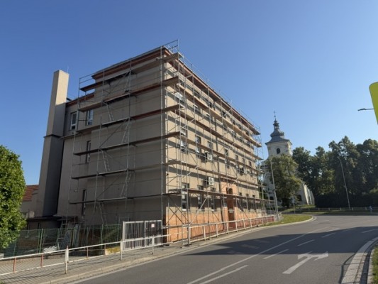 druhá dekáda června 2026 - výstavba lešení