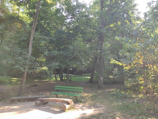 srpen 2025 - posezení, na místo kterého bude instalován nový prvek