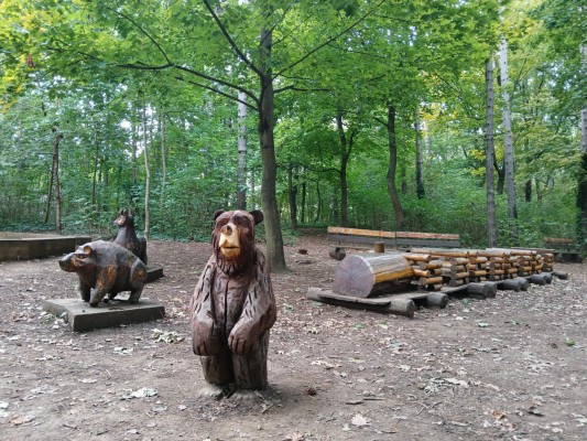 Rozšíření venkovních dřevěných hracích prvků pro děti v biokoridoru Hloučela