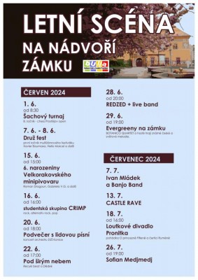 Letní scéna na nádvoří zámku - červen a červenec 2024