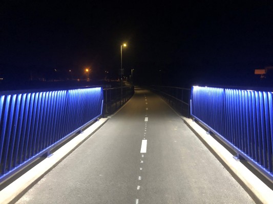 Hotový most s osvětlením