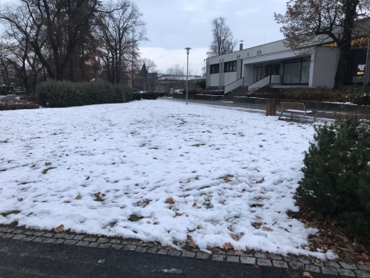 Venkovní posezení / posluchárna