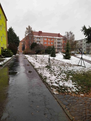 Vybudování parkovacího pásu před vchody Waitova 7,9,11