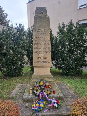 Pomník po pietním aktu ke Dni válečných veteránů dne 11.11.2024