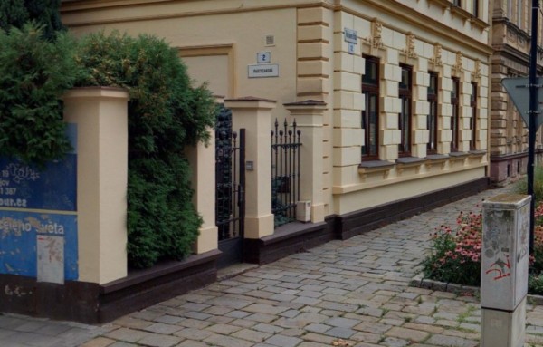 Příprava rekonstrukce chodníku a realizace jeho části v ulici Rejskova