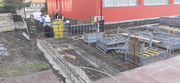 konec října 2023