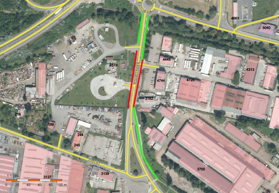 Červenou barvou - plánovaný nový chodník, zelená představuje opravu stávajícího chodníku