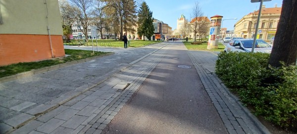 Pohled z Netušilovy ul. na nám. E. Husserla