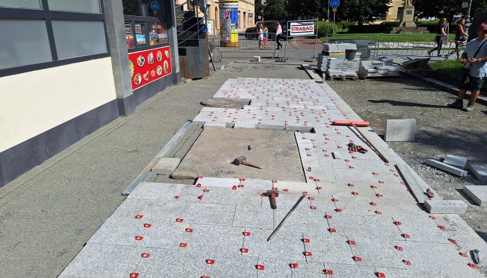 Rekonstrukce chodníku na ul. Netušilova na západní straně