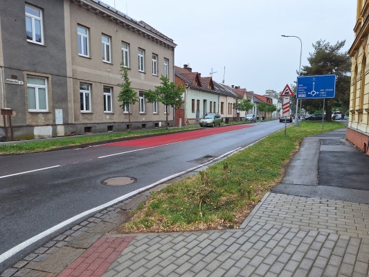 Dopravní opatření ke zvýšení bezpečnosti chodců při přecházení silnice v Martinákově ulici v křižovatce s ulicí Pod Kosířem