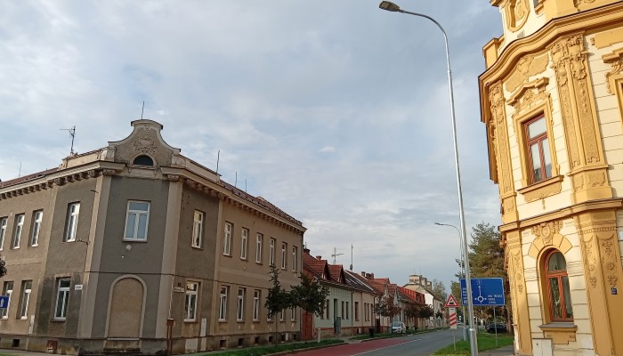 Dopravní opatření ke zvýšení bezpečnosti chodců při přecházení silnice v Martinákově ulici v křižovatce s ulicí Pod Kosířem