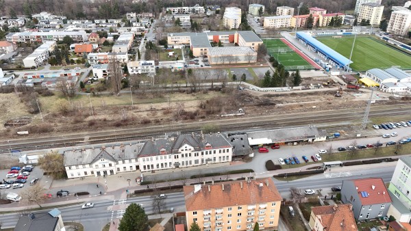 Fotka lokality Místního nádraží z dronu