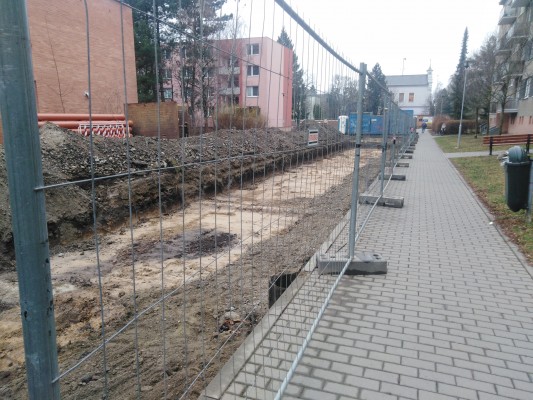 březen 2022