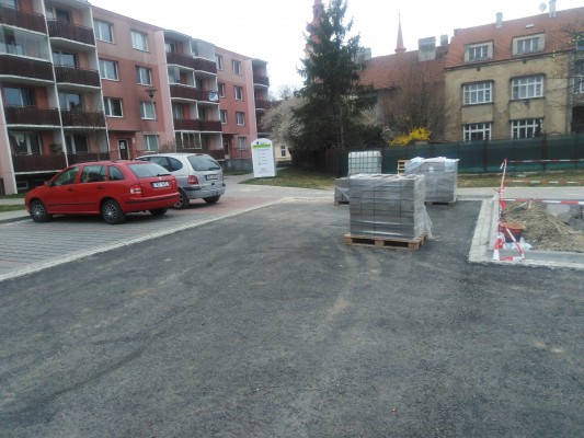 březen 2022