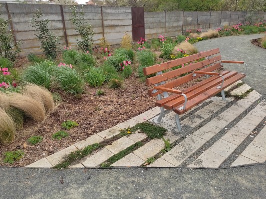 duben 2023 - jaro v prostoru přednádraží