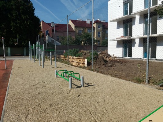 Nové workoutové hřiště v areálu školy 2