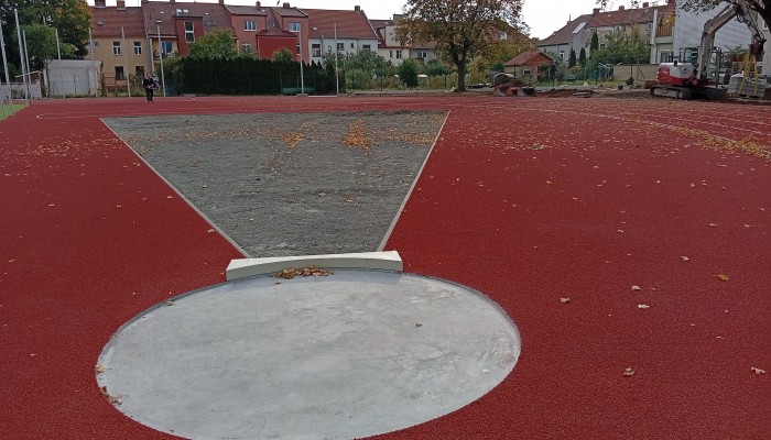 Rekonstrukce sportovního areálu RG a ZŠ Otto Wichterleho