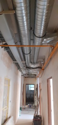 září 2022 (chodba)