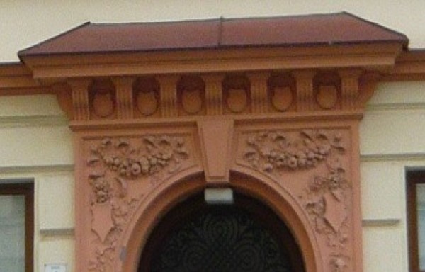 Oplechování stříšky nad vstupem