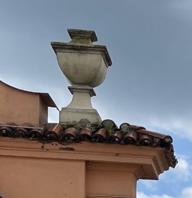 Ozdobný prvek - váza