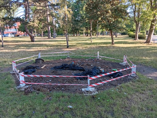 červenec 2026 - plocha po altánu v Kolářových sadech