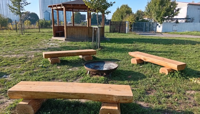 Veřejné ohniště s altánem v biocentru U soutoku