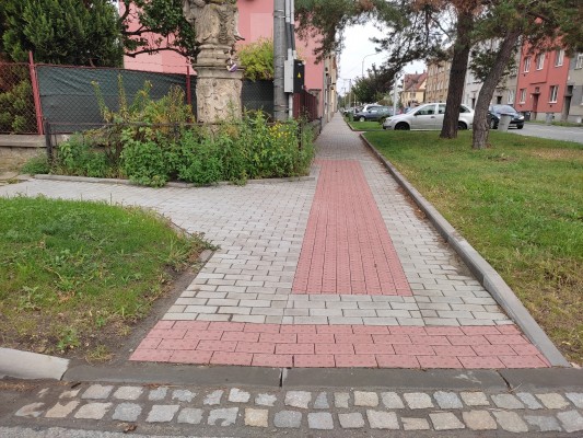 Finální stav chodníku - začátek října 2023