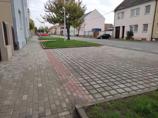 Finální stav chodníku - začátek října 2023