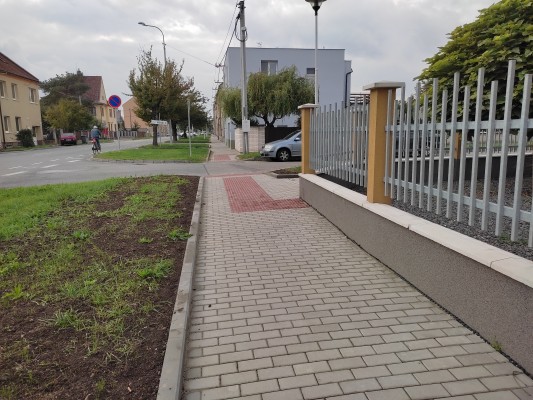 Finální stav chodníku - začátek října 2023