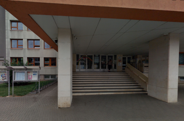 stávající vchod do magistrátu a klubu DUHA