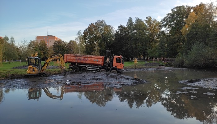 Odbahnění Mlýnského náhonu v Kolářových sadech