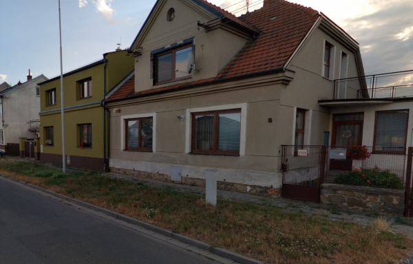 příklad opravy chodníku na ulici Domamyslická