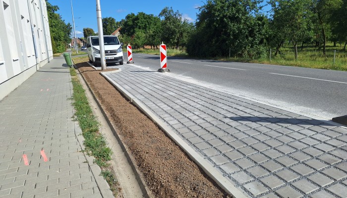 Parkování u hasičské zbrojnice ve Vrahovicích
