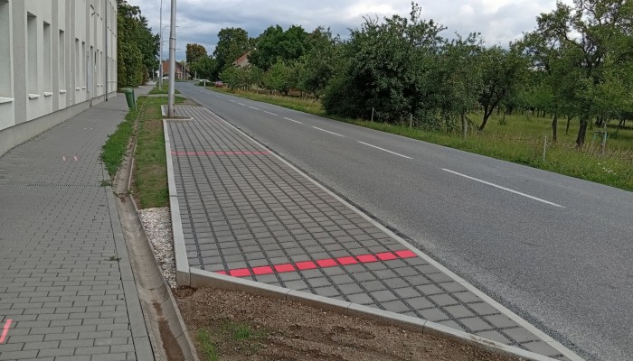 Parkování u hasičské zbrojnice ve Vrahovicích