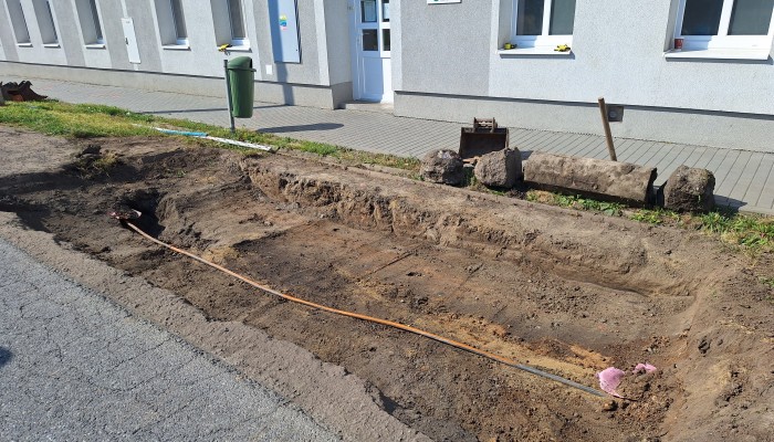 Parkování u hasičské zbrojnice ve Vrahovicích
