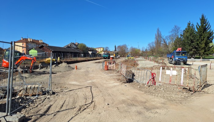 Parkoviště - fotbalový stadion za místním nádražím