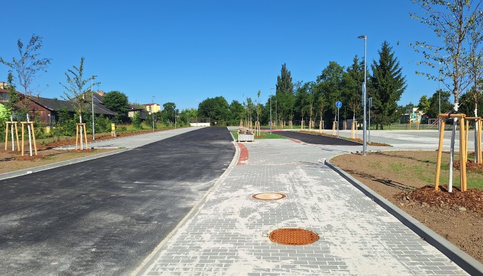 Parkoviště - fotbalový stadion za místním nádražím