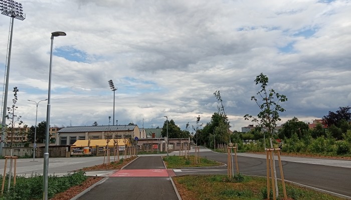 Parkoviště - fotbalový stadion za místním nádražím