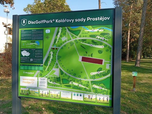 nová infocedule k celému hřišti o 9 jamkách