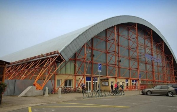 Zimní stadion - výměna kopilitů na východní straně