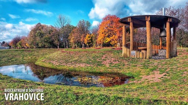 Veřejné ohniště s altánem v biocentru U soutoku